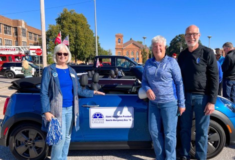 nannette bess with the Siltmans at the Homecoming parade 