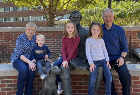 Photo of Jerry and Luana Flynn with their grandchildren at IC homecoming