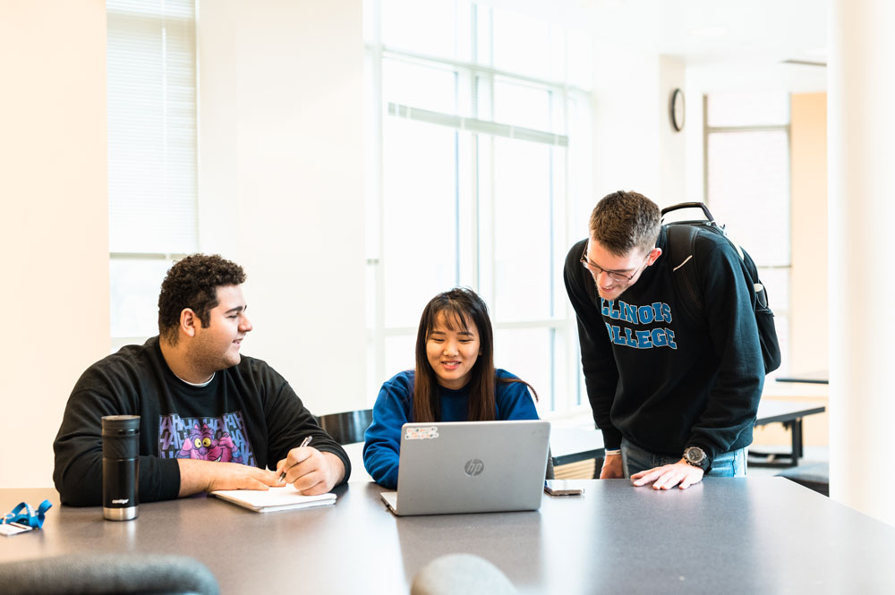 Fall 2022 Dean's List Illinois College
