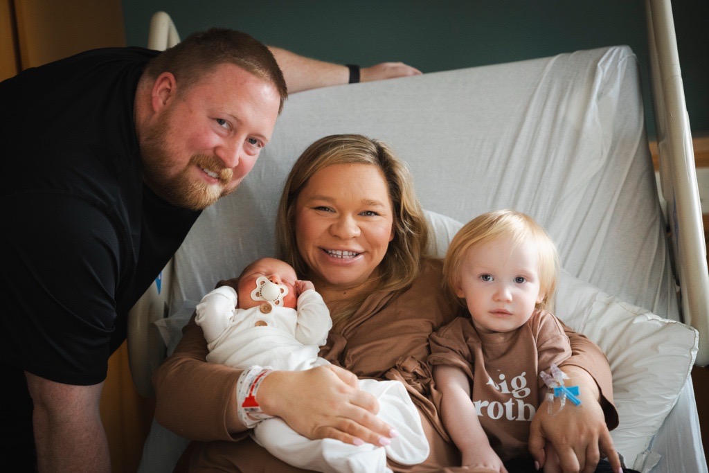 Michael ’17 and Jessica Grammer Wells ’18 family photo