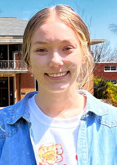 Olivia Frichtl ’22 - Illinois College