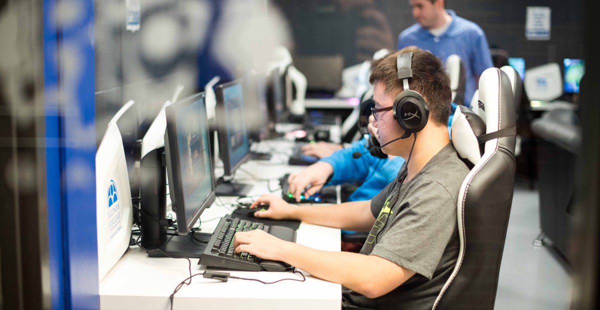 Illinois College Esports