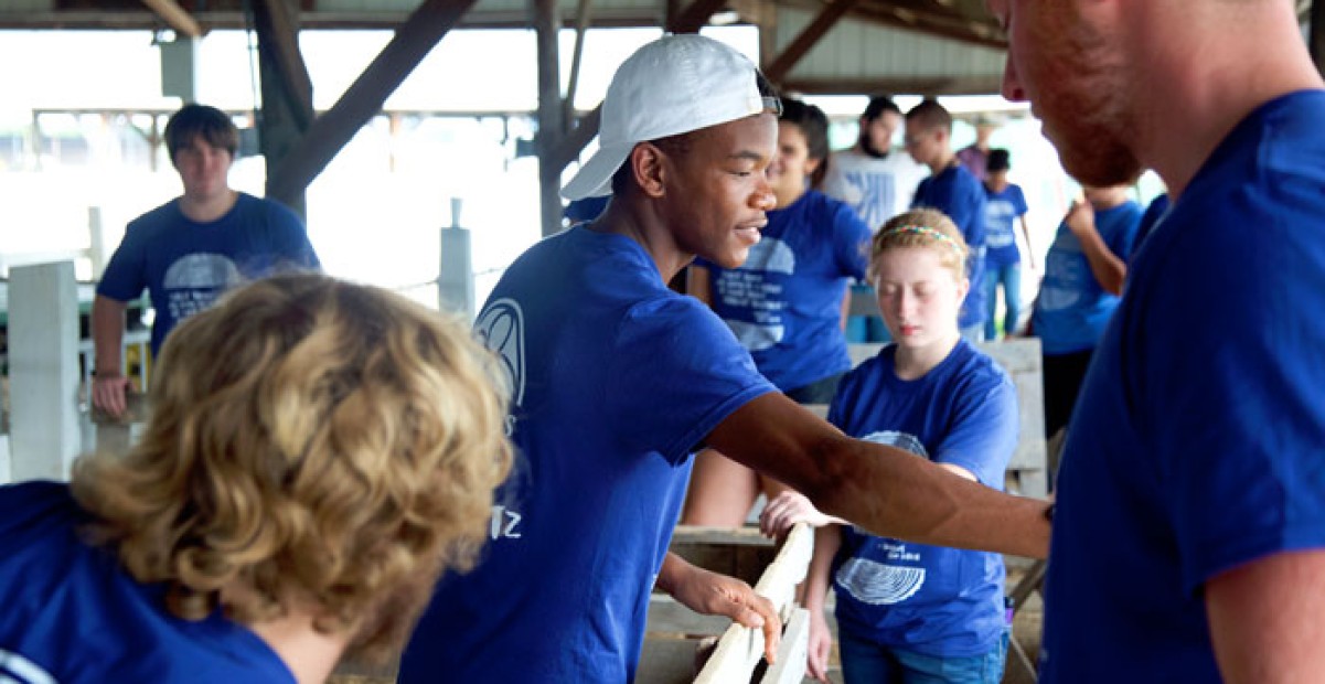 IC students volunteer at Service Blitz.