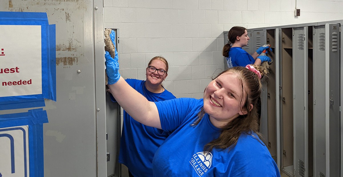 Students volunteer at YMCA.