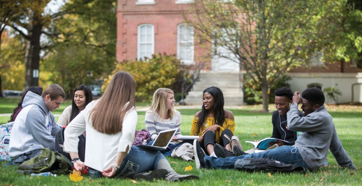 Illinois College students on campus