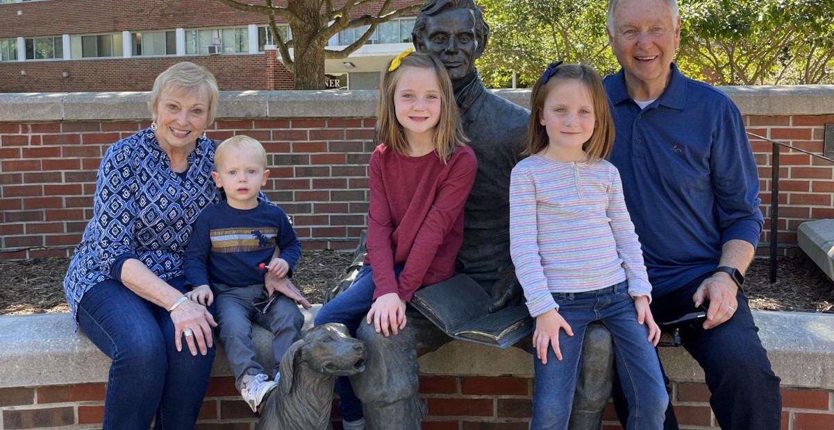 Photo of Jerry and Luana Flynn with their grandchildren at IC homecoming