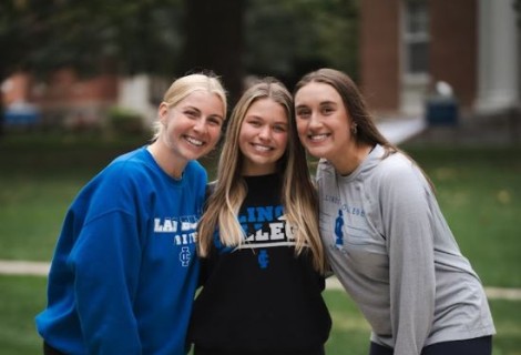 students on campus 