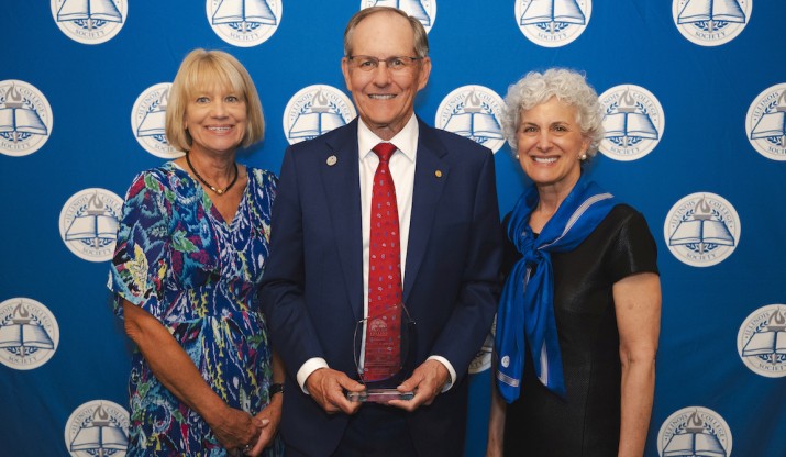 Betsy and Steven R. Mills ’77 with Illinois College President Barbara A. Farley