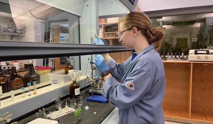 Emma Green working in lab at Illinois College 