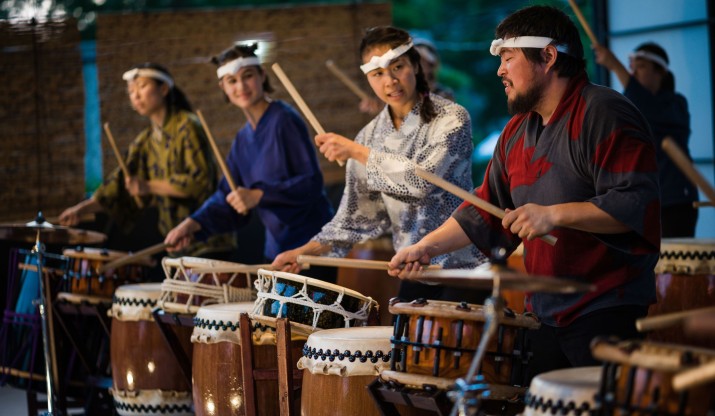 Ho Etsu Taiko Drummers performing