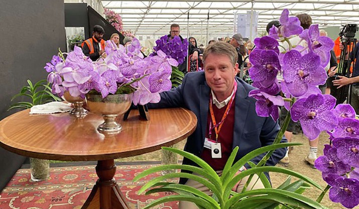 An orchid fit for a queen: IC professor has hand in floral gift for Elizabeth II's Platinum Jubilee - Jacksonville Journal Courier