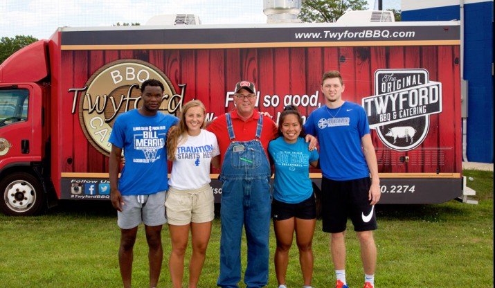 Twford BBQ truck and students 